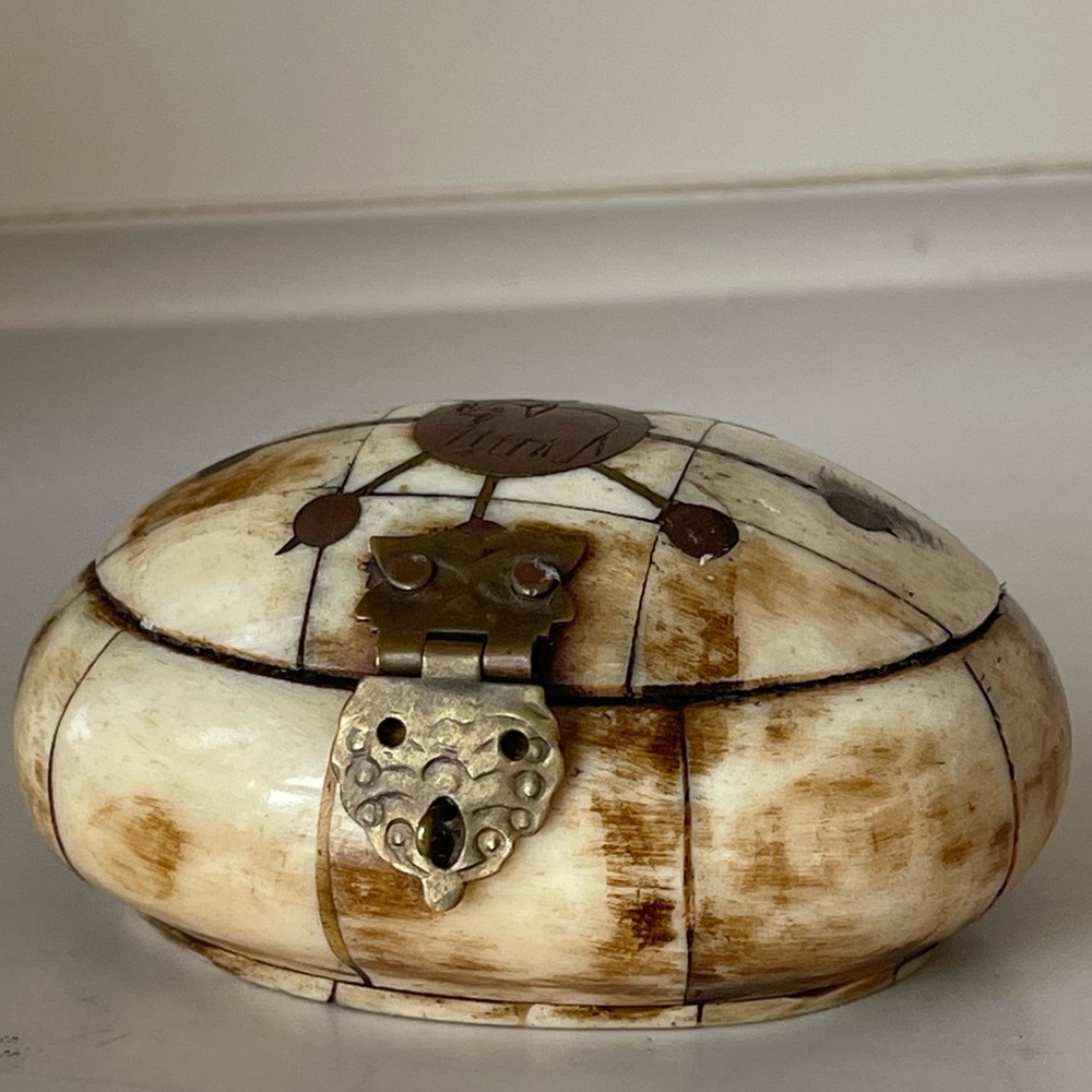 Trinket Box Vintage Inlaid Brass with Hand Engraved Sketched Elephant - Picture 10 of 16